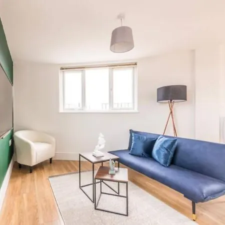 Centralised 2 Bedroom By Prestige Lets Бристоль