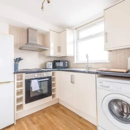 Апартаменты Centralised 2 Bedroom By Prestige Lets *