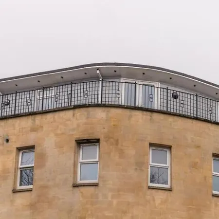 Centralised 2 Bedroom By Prestige Lets