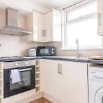 Centralised 2 Bedroom By Prestige Lets