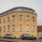 Centralised 2 Bedroom By Prestige Lets Bristol