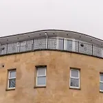 Centralised 2 Bedroom By Prestige Lets