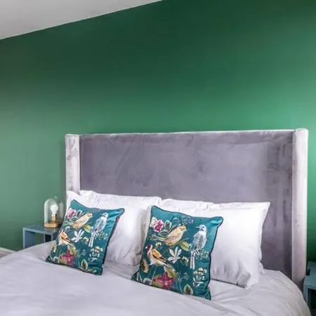 Centralised 2 Bedroom By Prestige Lets *