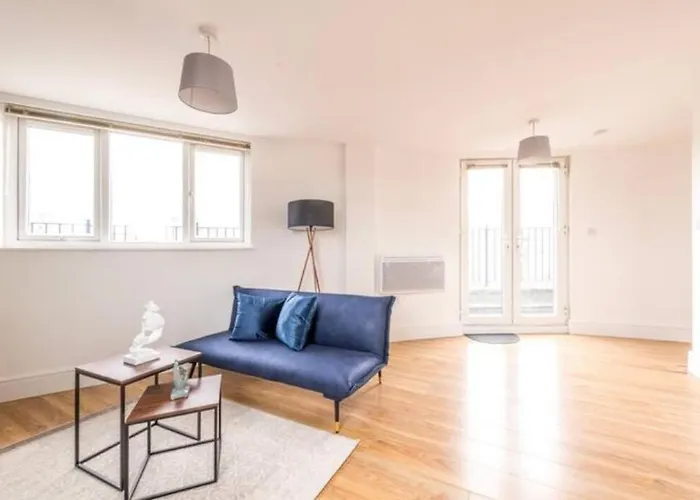 Centralised 2 Bedroom By Prestige Lets