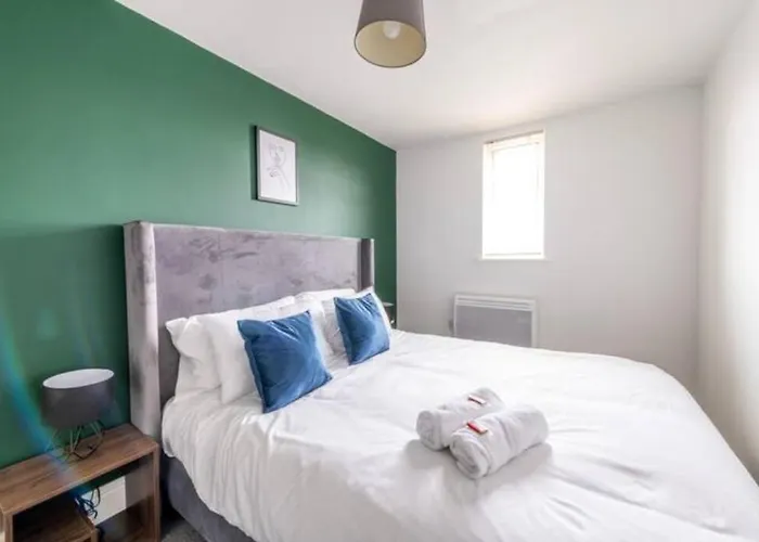 Centralised 2 Bedroom By Prestige Lets Apartment *