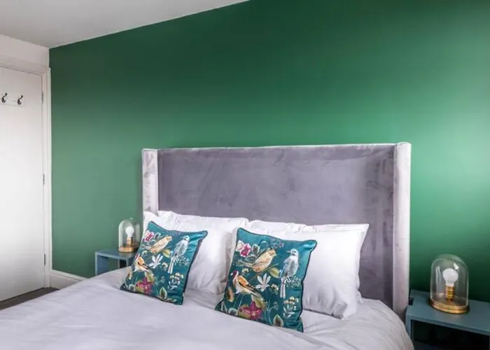 Centralised 2 Bedroom By Prestige Lets *