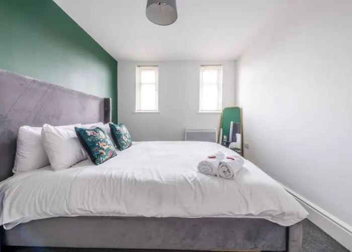 Centralised 2 Bedroom By Prestige Lets