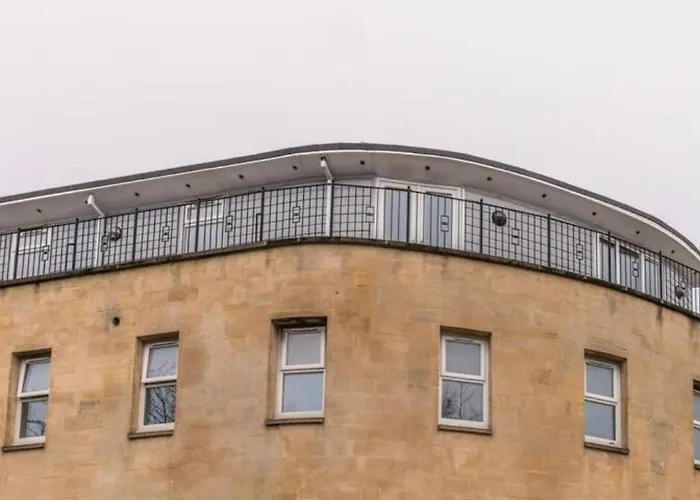 Centralised 2 Bedroom By Prestige Lets