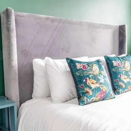 Centralised 2 Bedroom By Prestige Lets Bristol